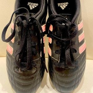 Adidas soccer shoes for girls